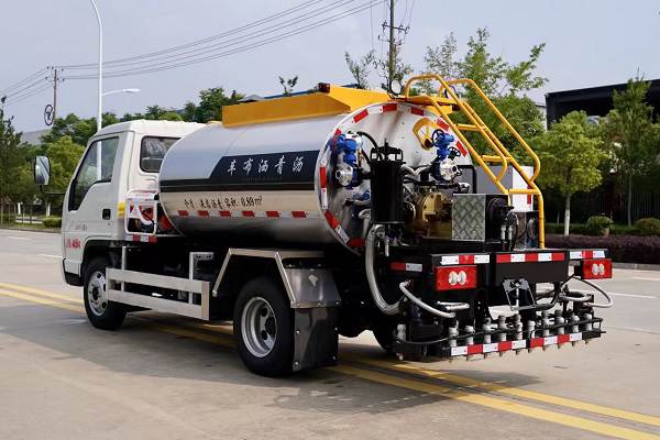 Maintenance methods of asphalt spreading trucks_1